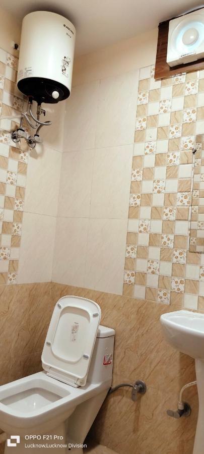 Hotel Kbs لاكناو المظهر الخارجي الصورة