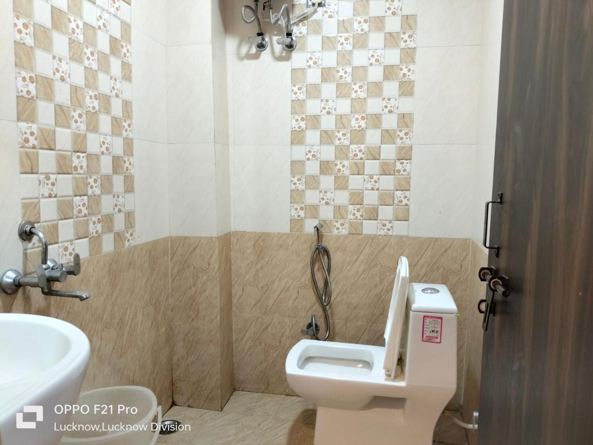 Hotel Kbs لاكناو المظهر الخارجي الصورة