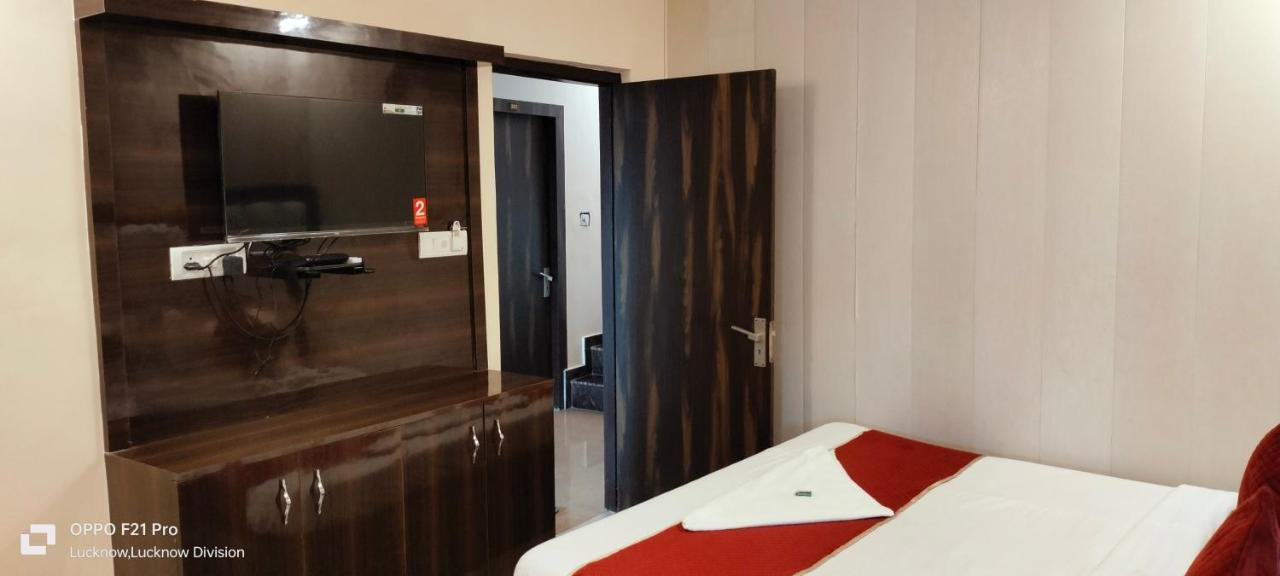 Hotel Kbs لاكناو المظهر الخارجي الصورة