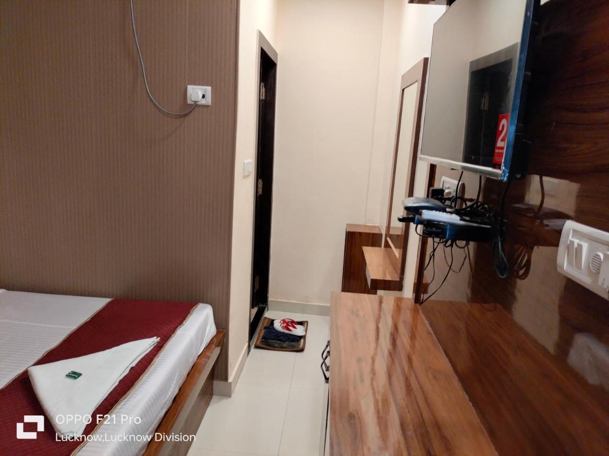 Hotel Kbs لاكناو المظهر الخارجي الصورة